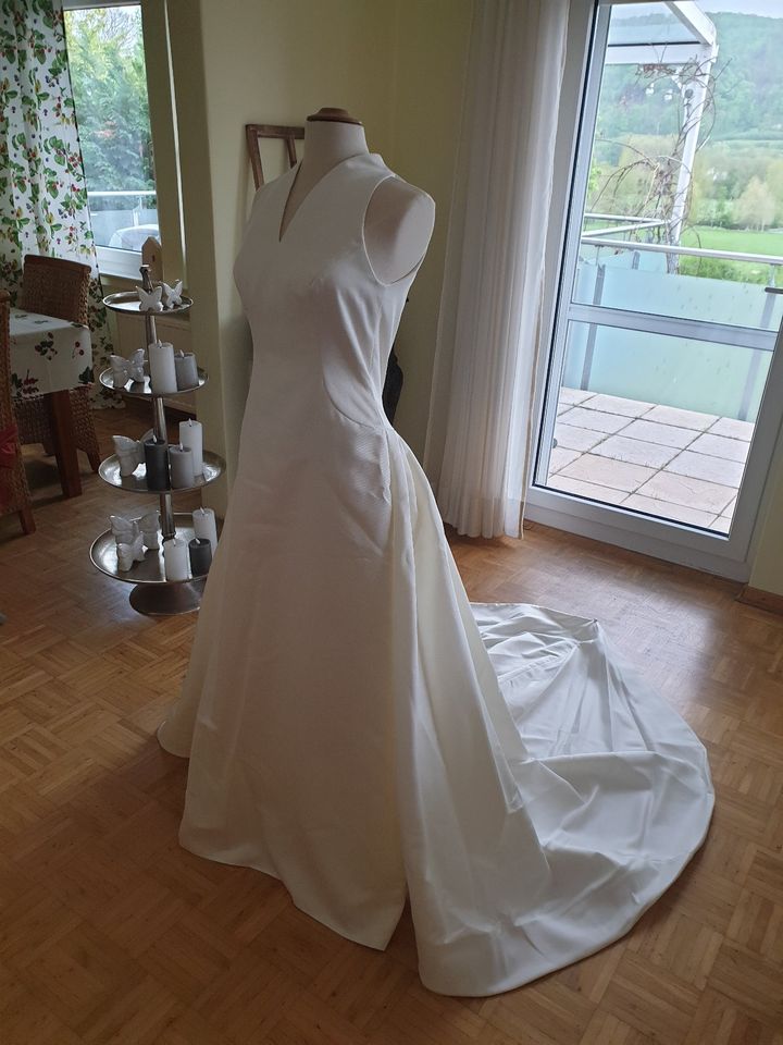 Brautkleid mit Zubehör in Bad Pyrmont