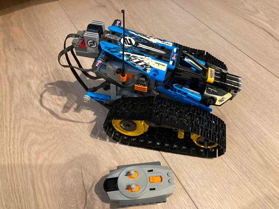 LEGO 42095 Technic Ferngesteuerter Stunt-Racer, RC Rennauto in Bergen auf Rügen