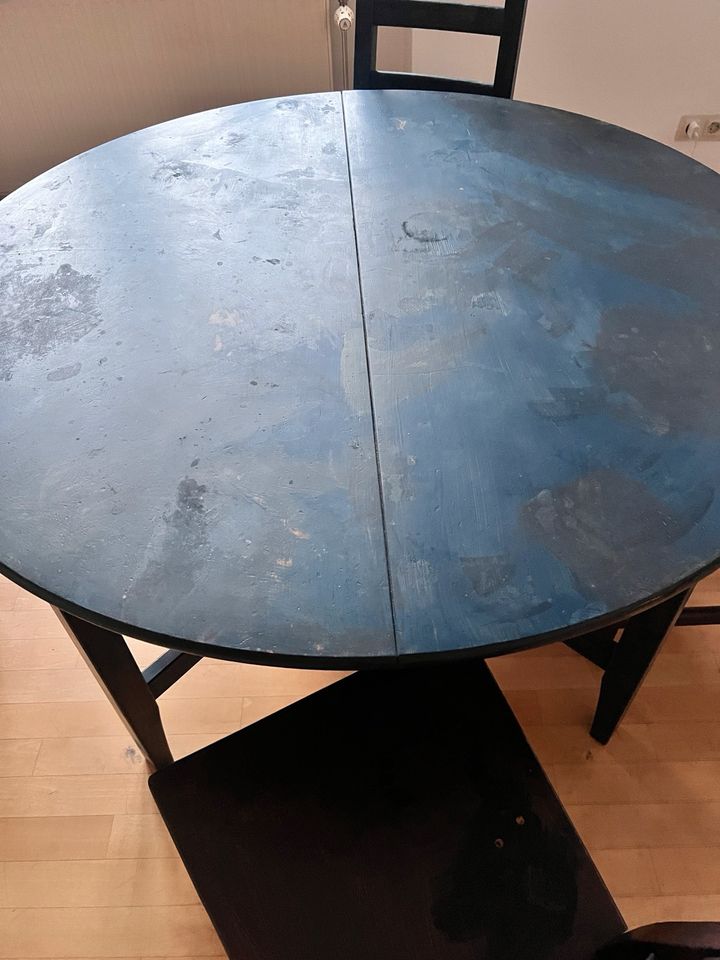 Tisch mit 4 Stühlen in Saarbrücken