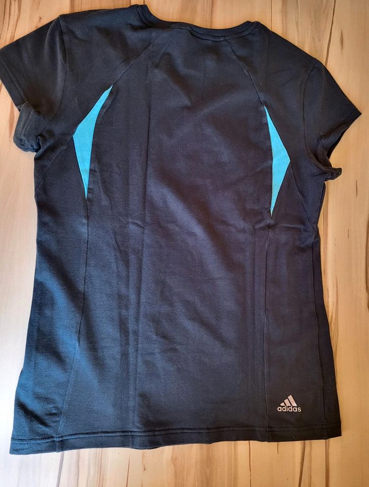 Neue Adidas T-Shirt, schwarz oder weiß, Gr. M (38/40) climalite, in Homberg