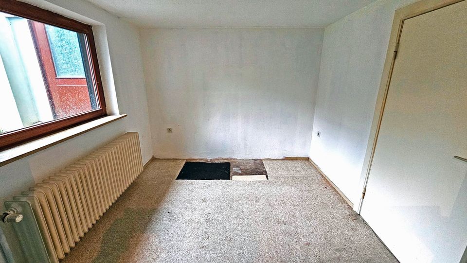 Freistehendes Einfamilienhaus mit Sanierungsbedarf in Sackgasse von Kattenturm in Bremen