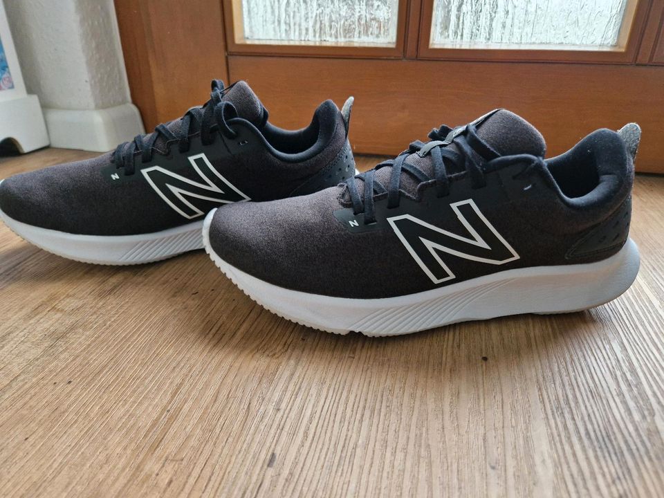 New Balance ME430V2 Herren Sneaker Größe 41,5 in Neubulach
