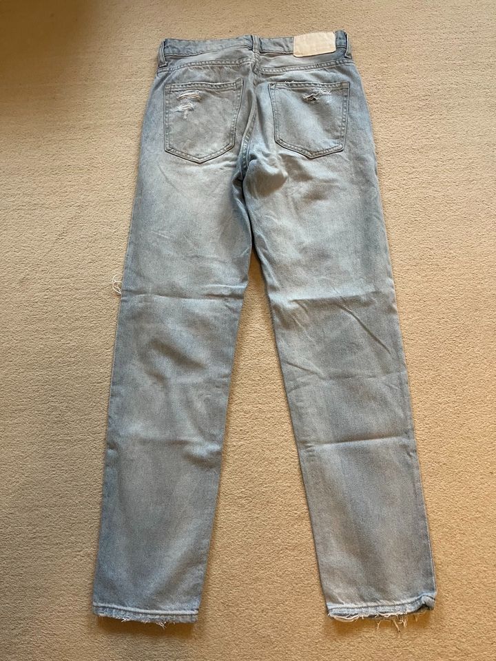 Jeans Boyfriend 5-Pocket Jeans hellblau Denim H&M Gr. 32 in Vetschau