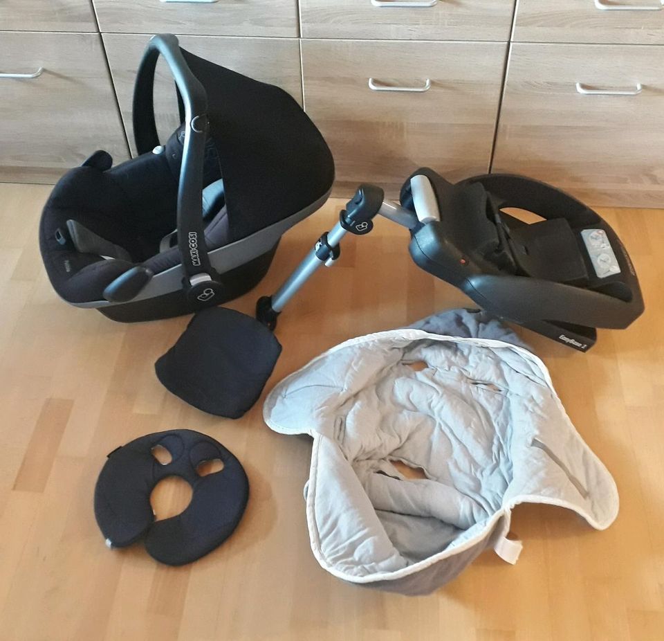 Maxi Cosi Set - Pebble, EasyBase 2 + Zubehör in Erlenbach