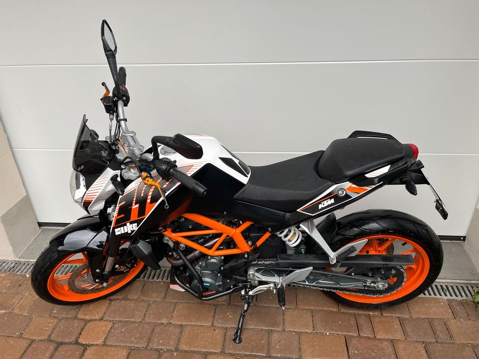 KTM Duke 390 in Haselbach b. Mitterfels