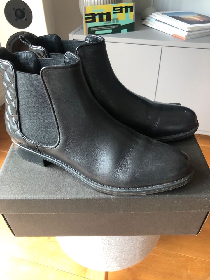 Zign schwarze Stiefel/Stiefeletten Rautenmuster Leder Gr. 41 in Hanau