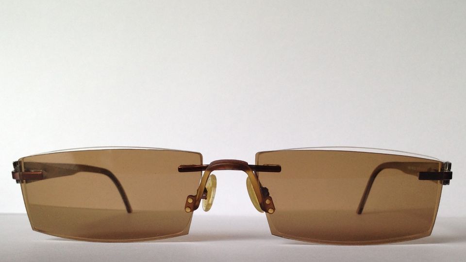 Markenbrille mit passendem Sonnenbrillen-Clip in Schmelz