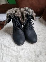 Schwarze Stiefeletten mit Kunstfell Gr 40 Rheinland-Pfalz - Kaltenholzhausen Vorschau