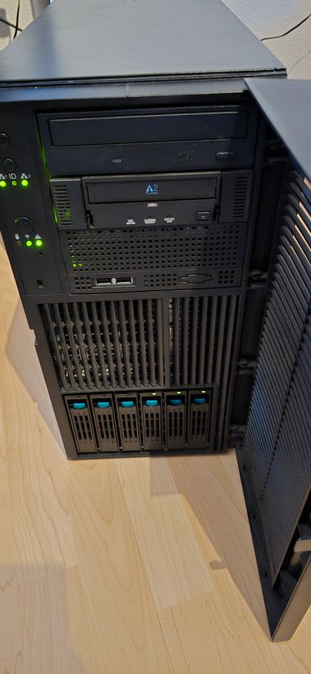 Intel Tower Server ohne HDD in Freiberg