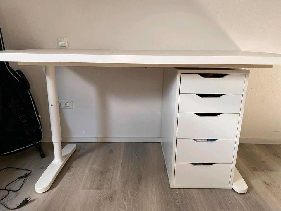 Schreibtisch BEKANT IKEA 75 x 150 cm in Herzogenrath