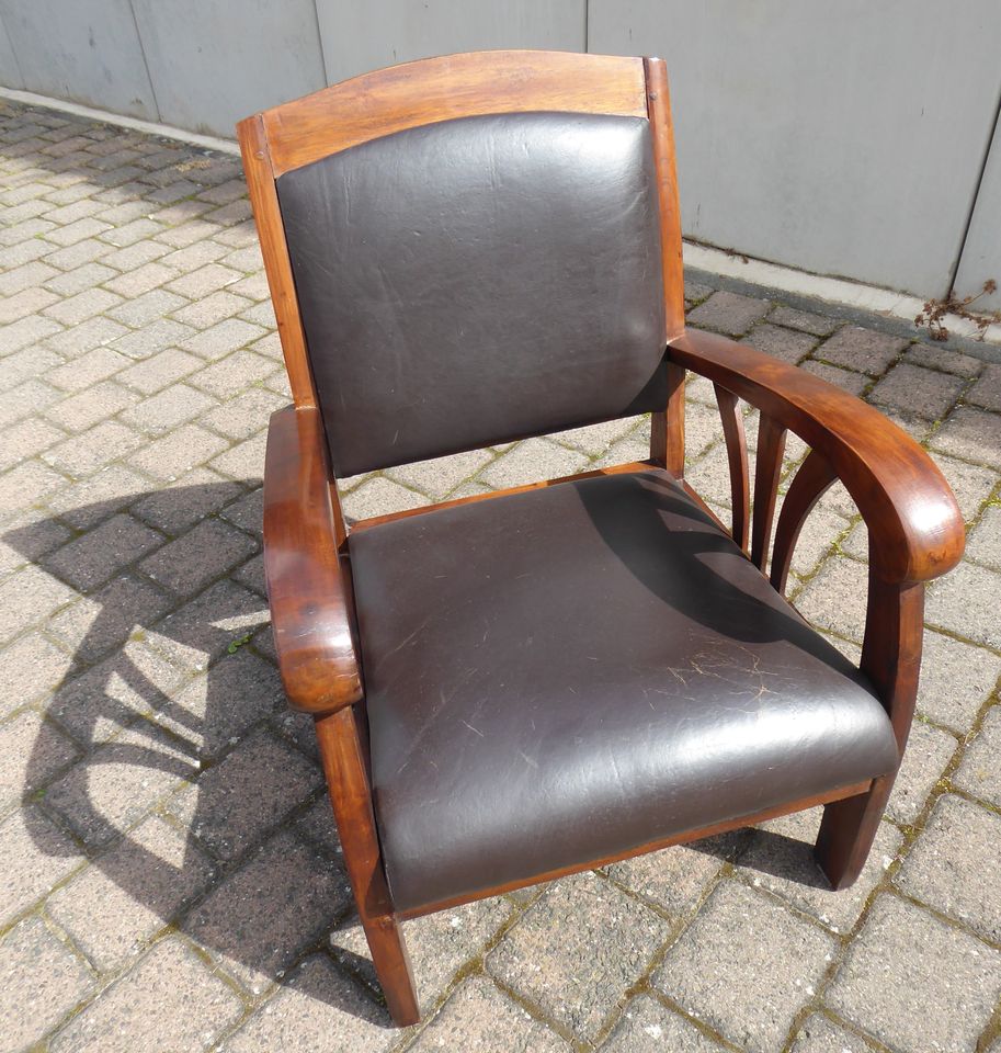 Kaffeehaus Set Tisch und 3 Leder-/Holz Sessel, gebraucht in Saulheim