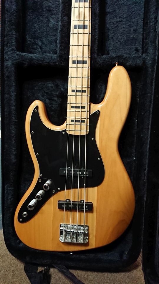 E-Bass Squier by Fender Jazz Classic 70's left mit Koffer in Radebeul