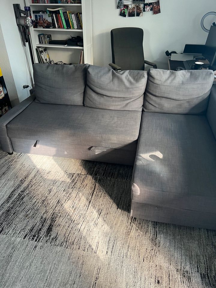 Ikea Couch FRIHETEN Schlafsofa mit Teppich in Köln
