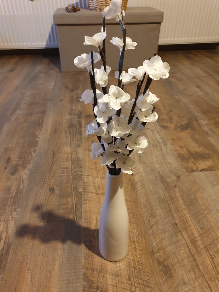 Deko Vase mit Licht Blumenvase Lampe Dekolampe Neu in Kalkar