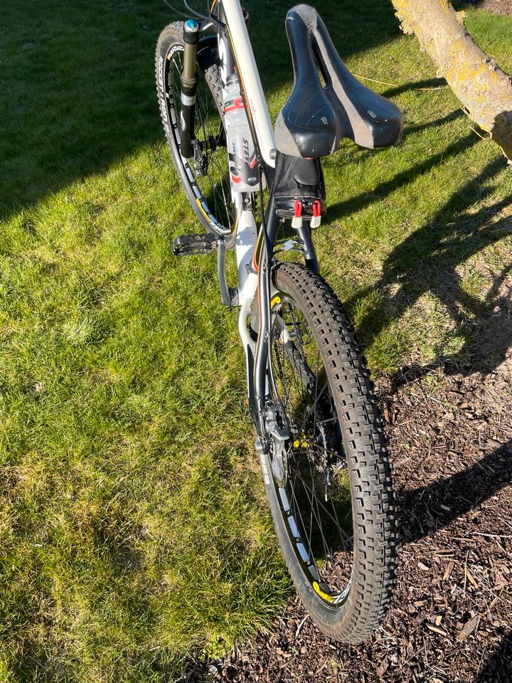 Stevens Juke Team 26Zoll RH 18 Herrenbike in weiß 27 Gang in Melbeck