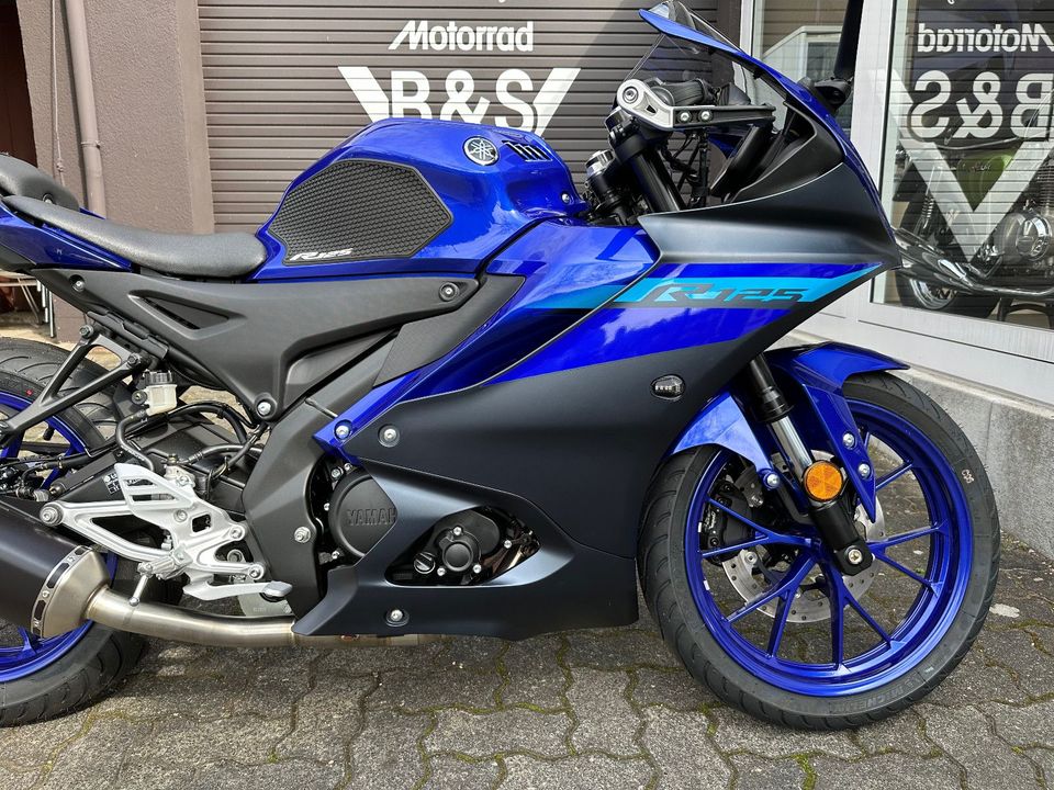 Yamaha R125 YZF-R125 Akra Zubehör im Wert von 2800.-€! in Hanau