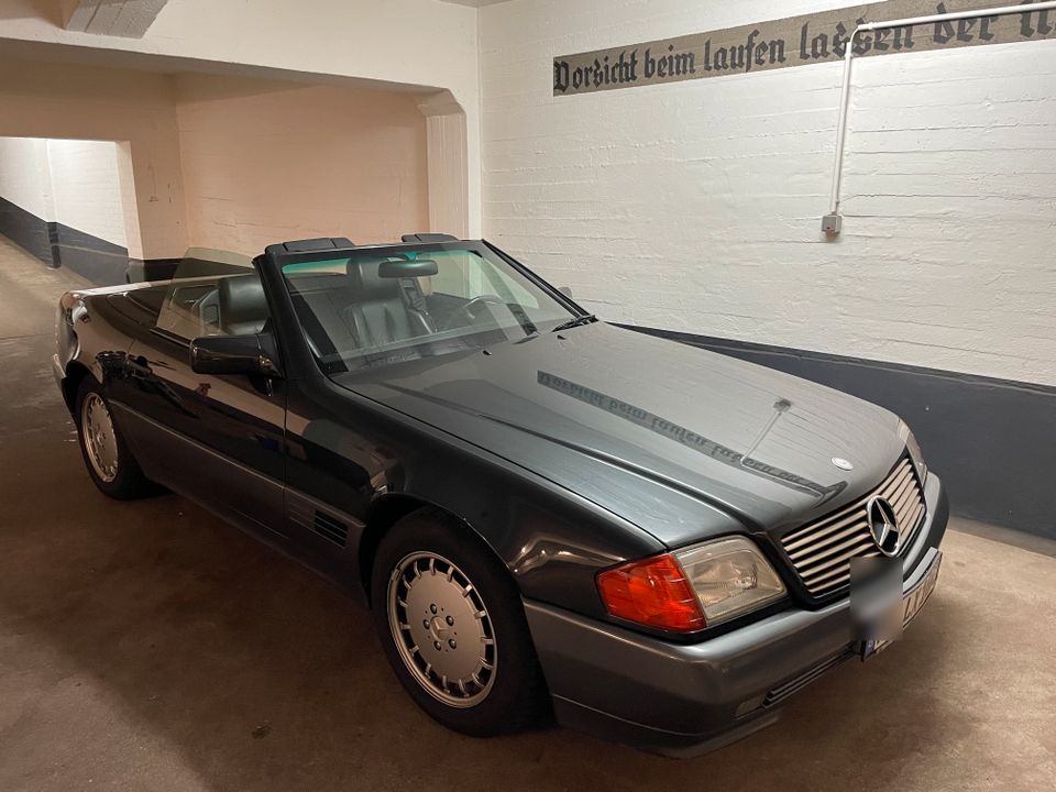 Mercedes SL 300 in Hamburg