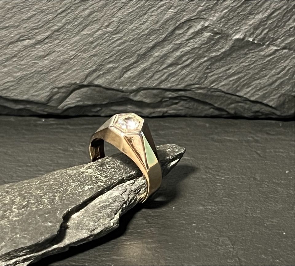 Ring / 333 (8ct.) Gelbgold mit Zirkonia / Goldschmuck / T1493 in Berlin