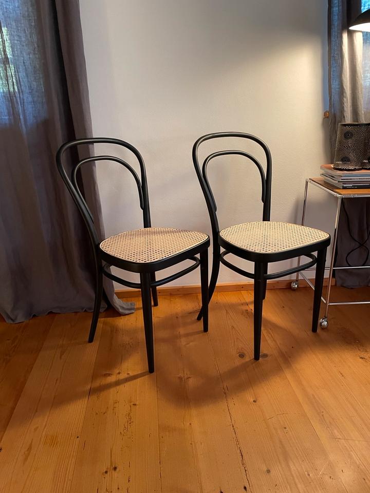 2 Thonet Stühle restauriert top Zustand vintage matt schwarz in Surberg