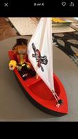 Segelboot + Piraten Puppe - Neuzustand Bayern - Großkarolinenfeld Vorschau