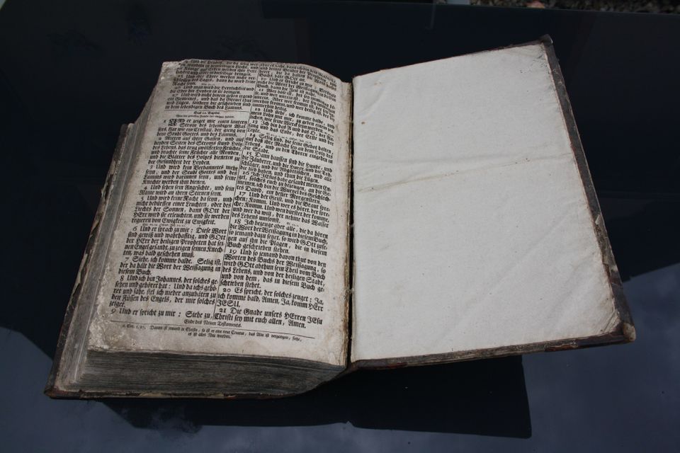 Alte Bibel, Biblia:das ist Die gantze Heilige Schrift, Basel 1739 in Hanau