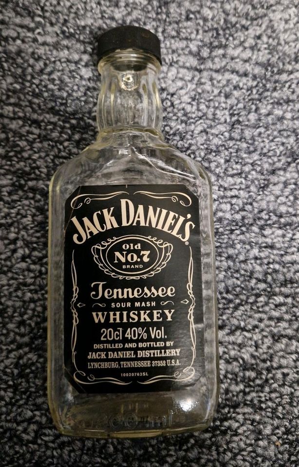 Leere 20cl Jack Daniels flaschen in Niddatal