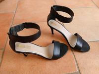 Pier One Sandalette mit Reißverschluss, Gr. 39, Leder, schwarz Hessen - Herborn Vorschau