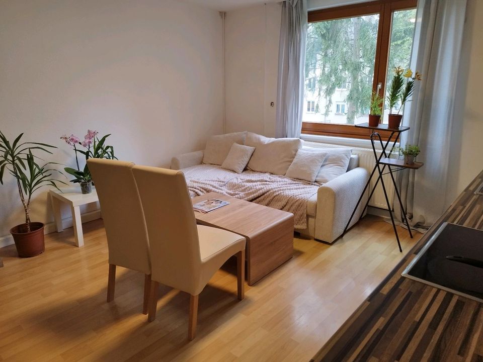 3 Zimmern Wohnung nur mit Möbeln zu vermieten in Augsburg
