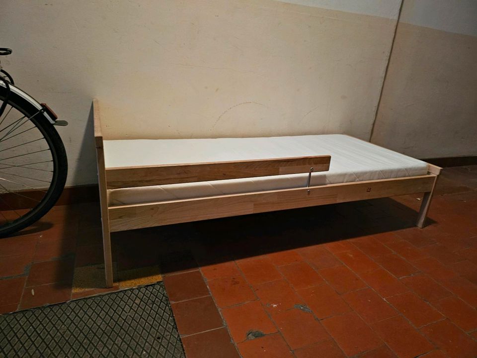 Juniorbettgestell mit Lattenrost, Buche, 70x160 cm in Hann. Münden