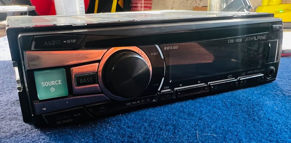 Alpine Autoradio 1-DIN USB Radio in Riesa