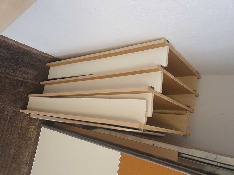 Kleiderschrank 4,10x2,50x0,7 cm sehr hoher Neupreis in Wildau