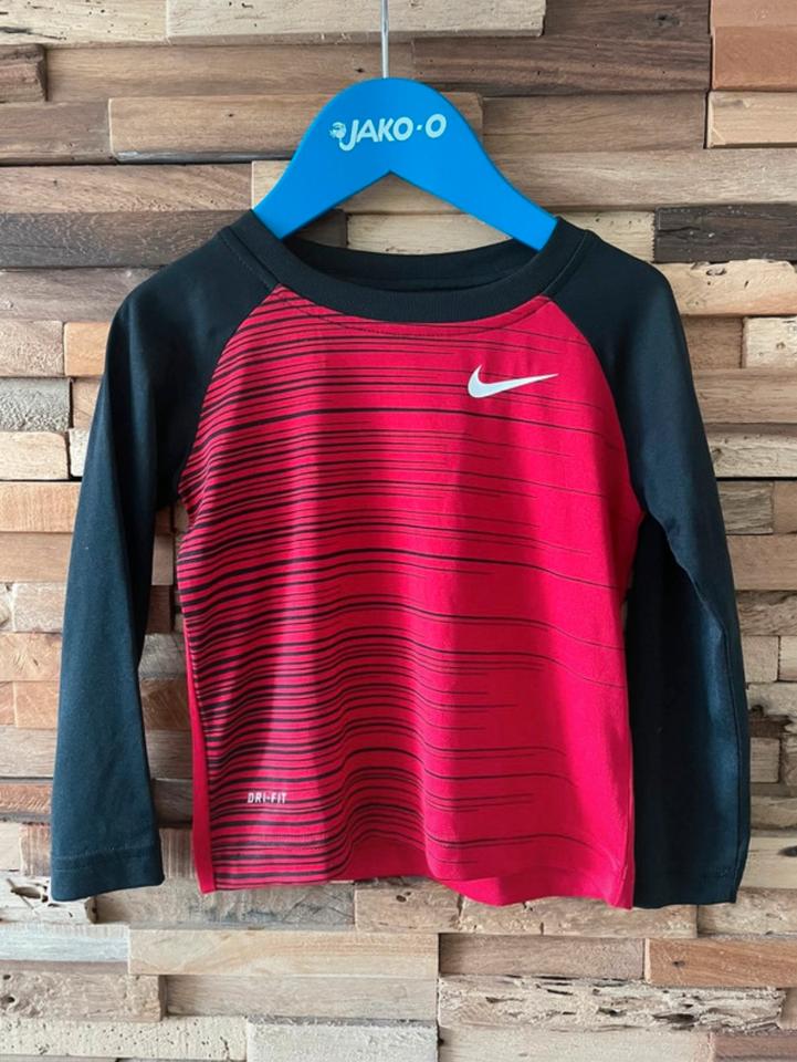 Gr. 92/98 Nike Shirt Sport 2T Junge Langarmshirt Funktionsshirt in Chemnitz