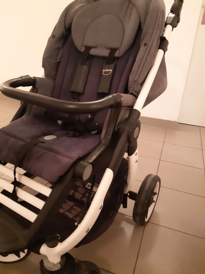 *guter Zustand*, Kinderwagen Teutonia Cosmo, + Wanne + Aufsatz in Neubiberg