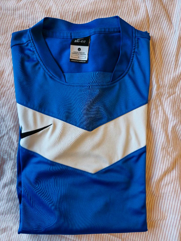 Trikot Nike und Jako, Gr. L in Dinslaken