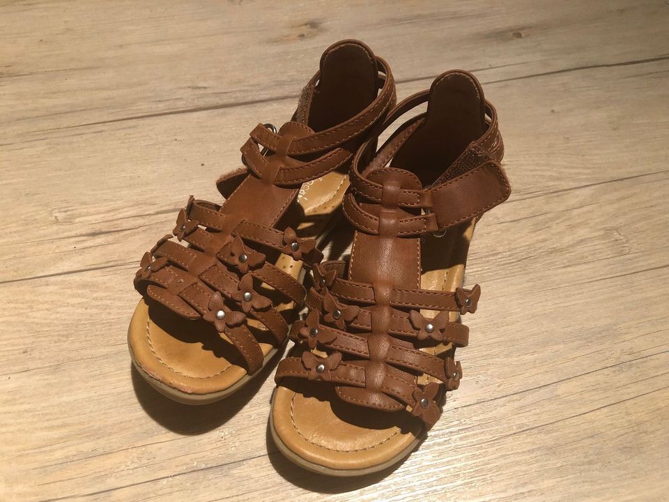 Schuhe, Mädchen, Sandalen, Sportschuhe, Gummistiefel, Größe 27 in Oelsnitz / Vogtland