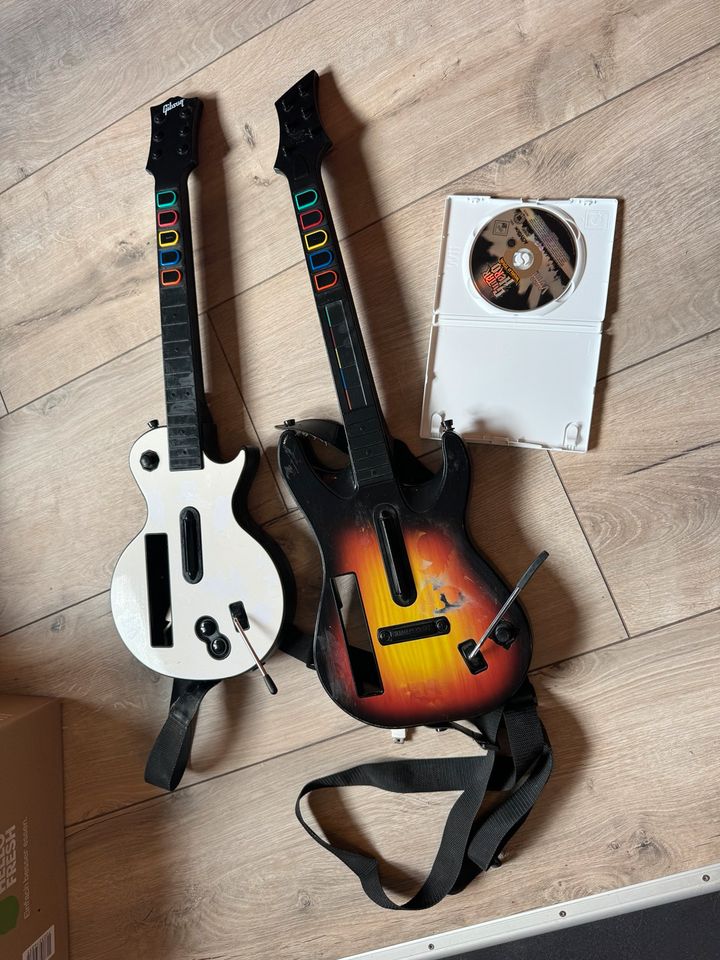 Guitar Hero world Tour für die Wii mit zwei Gitarren in Kalbach