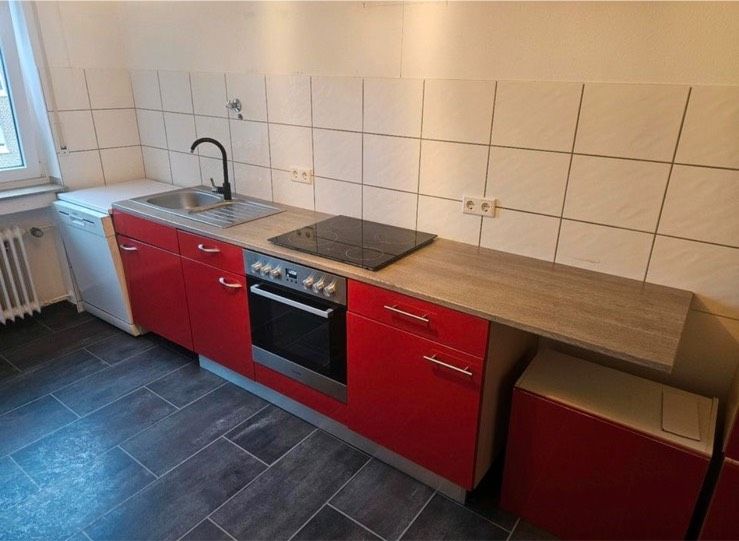Küche(foliert) mit nicht einwandfreien Elektrogeräten in Wesel