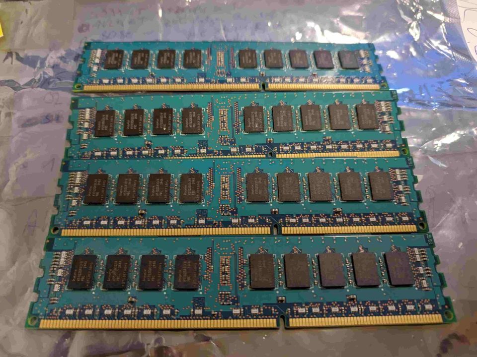 16GB 4x4GB Hynix ECC DDR3 DIMM 240-Pin RAM PC3-12800R 1600MHz in Köln