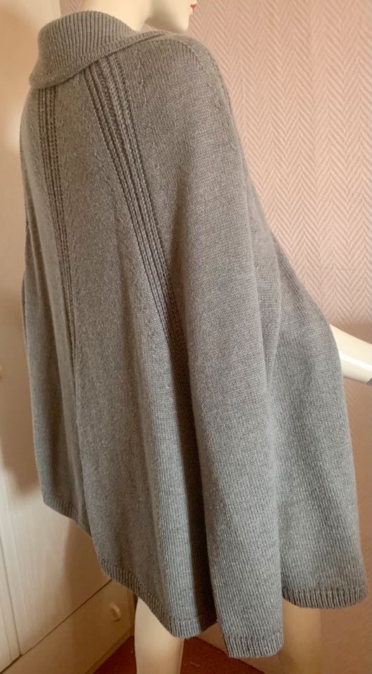 Thomas Burberry Poncho Wolle grau  Gr.S in Temmels