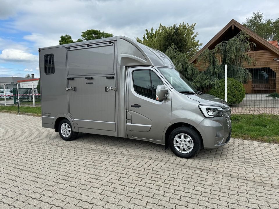 Pferdetransporter Neufahrzeug 3,5t B-Führerschein-LKW165 PS Klima in Unterschneidheim