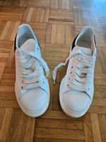 Frauen Sneaker Turnschuhe Gr.38 weiß Nordrhein-Westfalen - Brilon Vorschau
