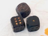 3 Würfel aus Holz schwarz mit goldenen Punkten DDR Holzwürfel Sachsen - Frohburg Vorschau