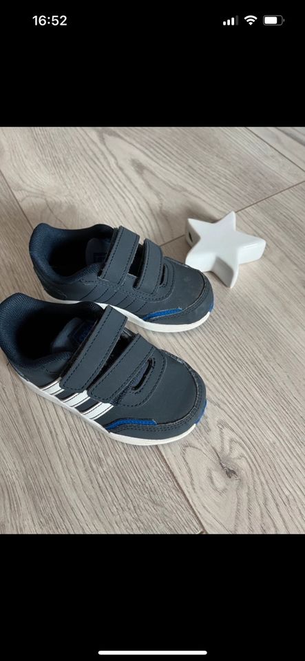 Adidas Schuhe in Größe 23 in Handewitt