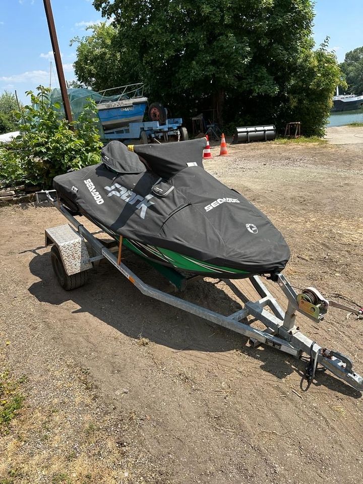 Sea-Doo Spark Jetski mit Trailer und Plane in Wiesbaden