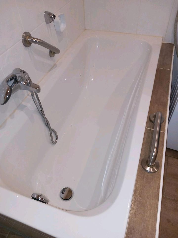 Badewanne in weiß ohne Armaturen 50 € in Bruttig-Fankel