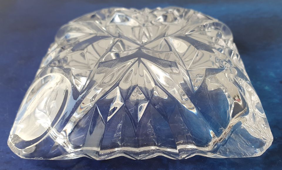 kleiner viereckiger Kristallglas-Aschenbecher, ca.10x10x2,5 cm in Lübeck
