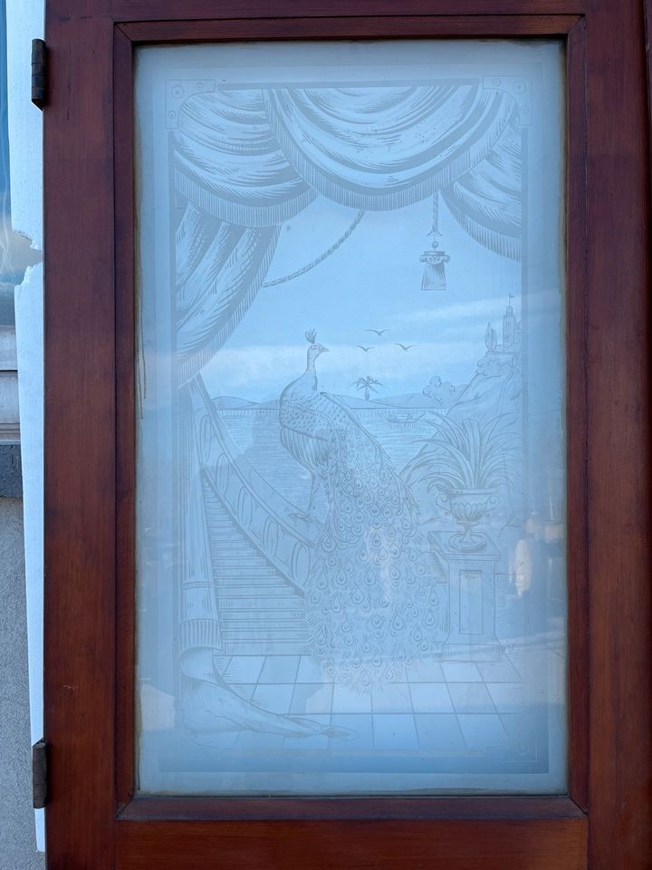 Außergewöhnliche alte 2 flügelige Tür mit Ätzglasscheiben in Mendig