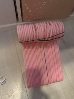 Kleiderbügel rosa für Baby- und Kleinkindsachen Brandenburg - Falkensee Vorschau