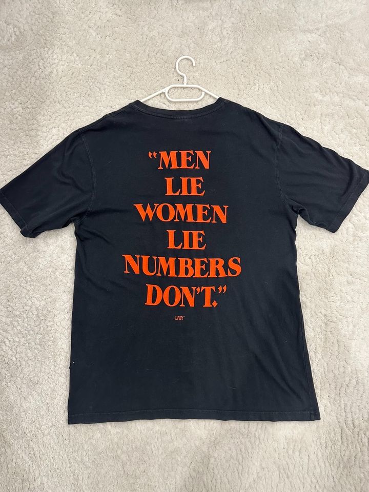 LFDY T-Shirt Rarität (MEN LIE WOMEN LIE NUMBERS DON‘T) in Bingen