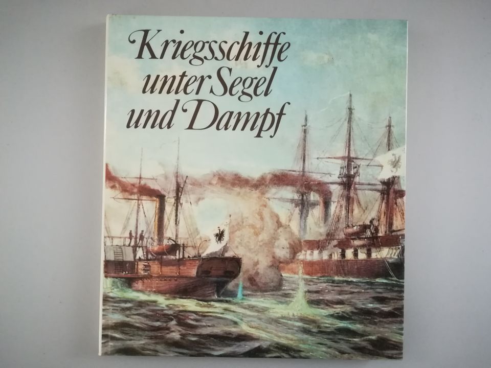 Buch "Kriegsschiffe unter Segel und Dampf" in Neumünster